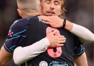 金年会平台-澳洲主帅致敬老对手：誉莫尔与穆里尼奥之间深厚友谊(为什么不建议去澳洲打工)