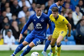 金年会体育-利兹联球迷爆发球场冲突，警方介入(利兹联球迷爆发球场冲突,警方介入了吗)