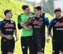 那不勒斯客场取分,稳住联赛前四位置 那不勒斯客场取分,稳住联赛前四位置