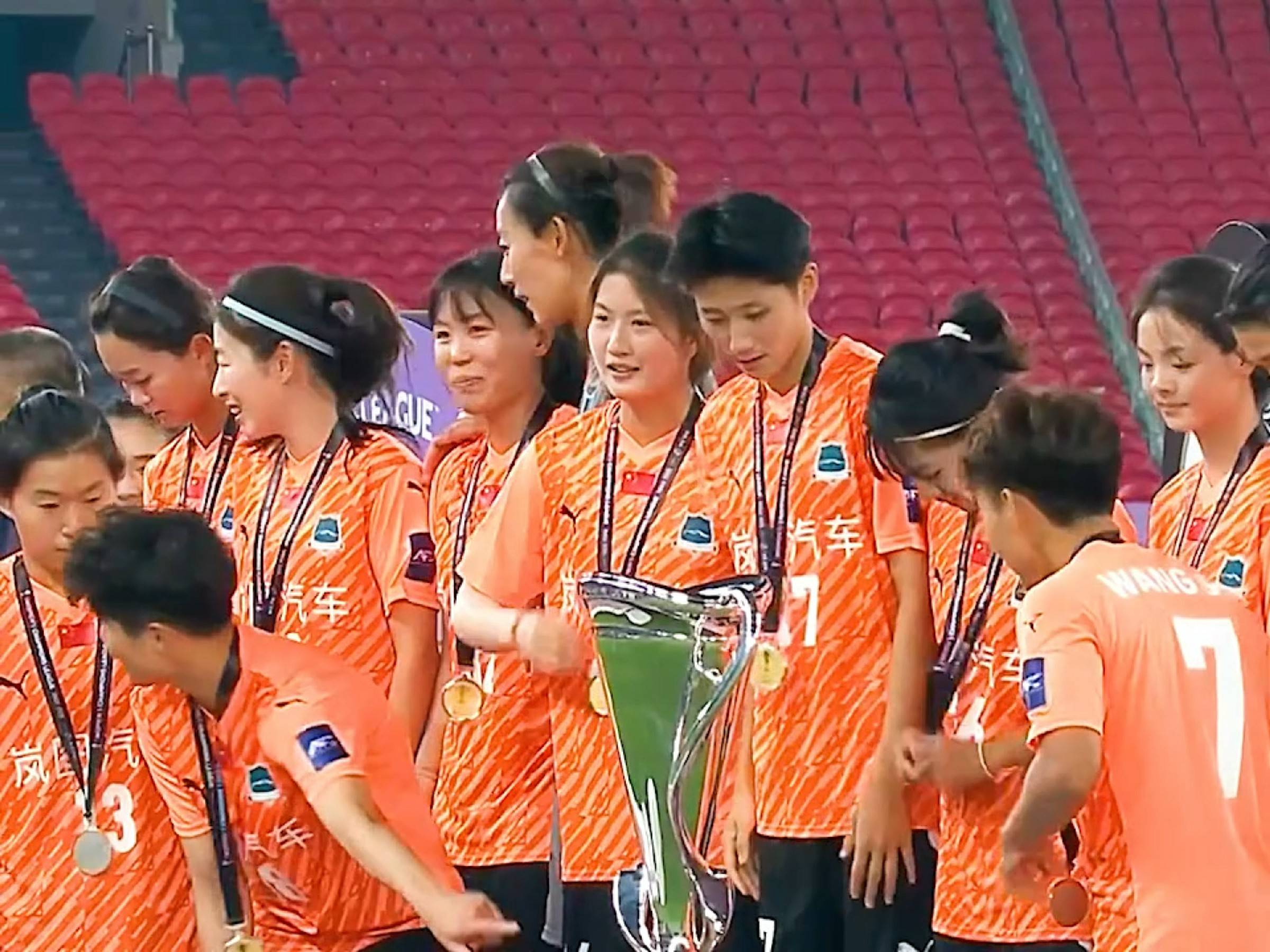 强队：女足比赛巨星阵容迎战挑战