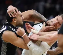 欧洲篮球职业赛场争夺激烈,强强对话 欧洲篮球职业赛场争夺激烈,强强对话