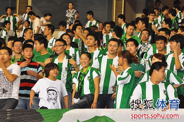 关于阿尔艾因球迷疯狂庆祝，期待下一轮表现的信息